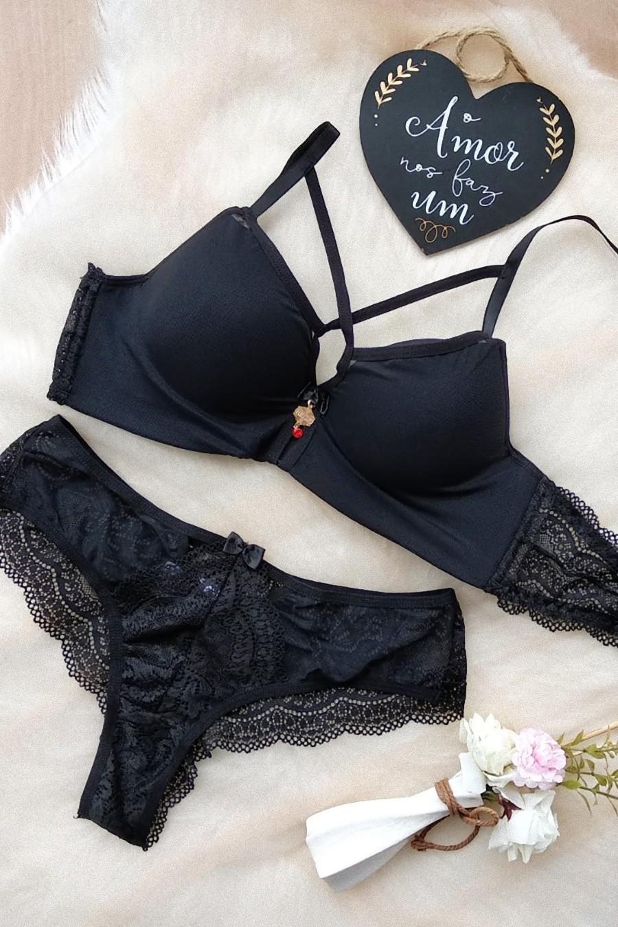 CONJUNTO COM BASE TULE COM DETALHES DE RENDA E STRAPPY BRA